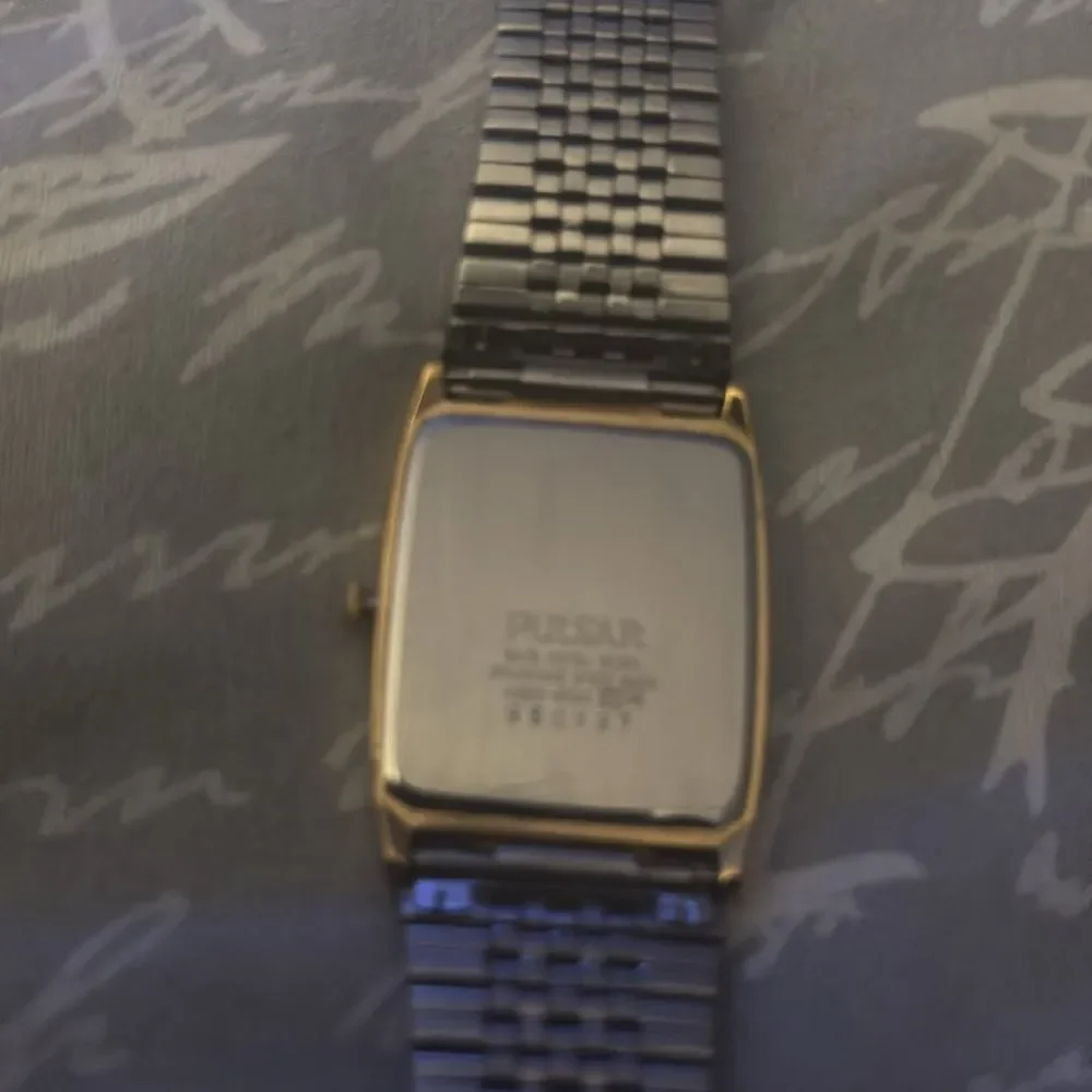 Vintage Pulsar By Seiko Gold Tone Date Watch with a sleek Black Dial
